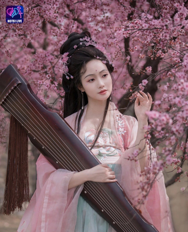 You are currently viewing Ling Zi Xi Beautiful  Sensasi Hot51 Livestream Cina